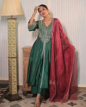 Ishita Dutta In Mahogany Green Chanderi Suit Set