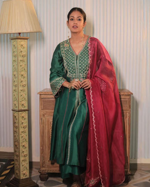 Ishita Dutta In Mahogany Green Chanderi Suit Set