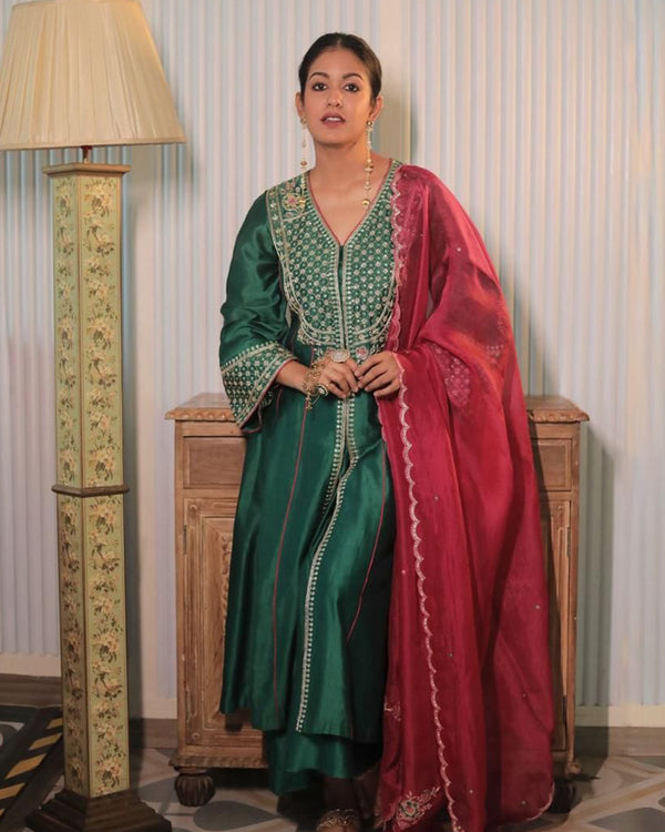 Ishita Dutta In Mahogany Green Chanderi Suit Set